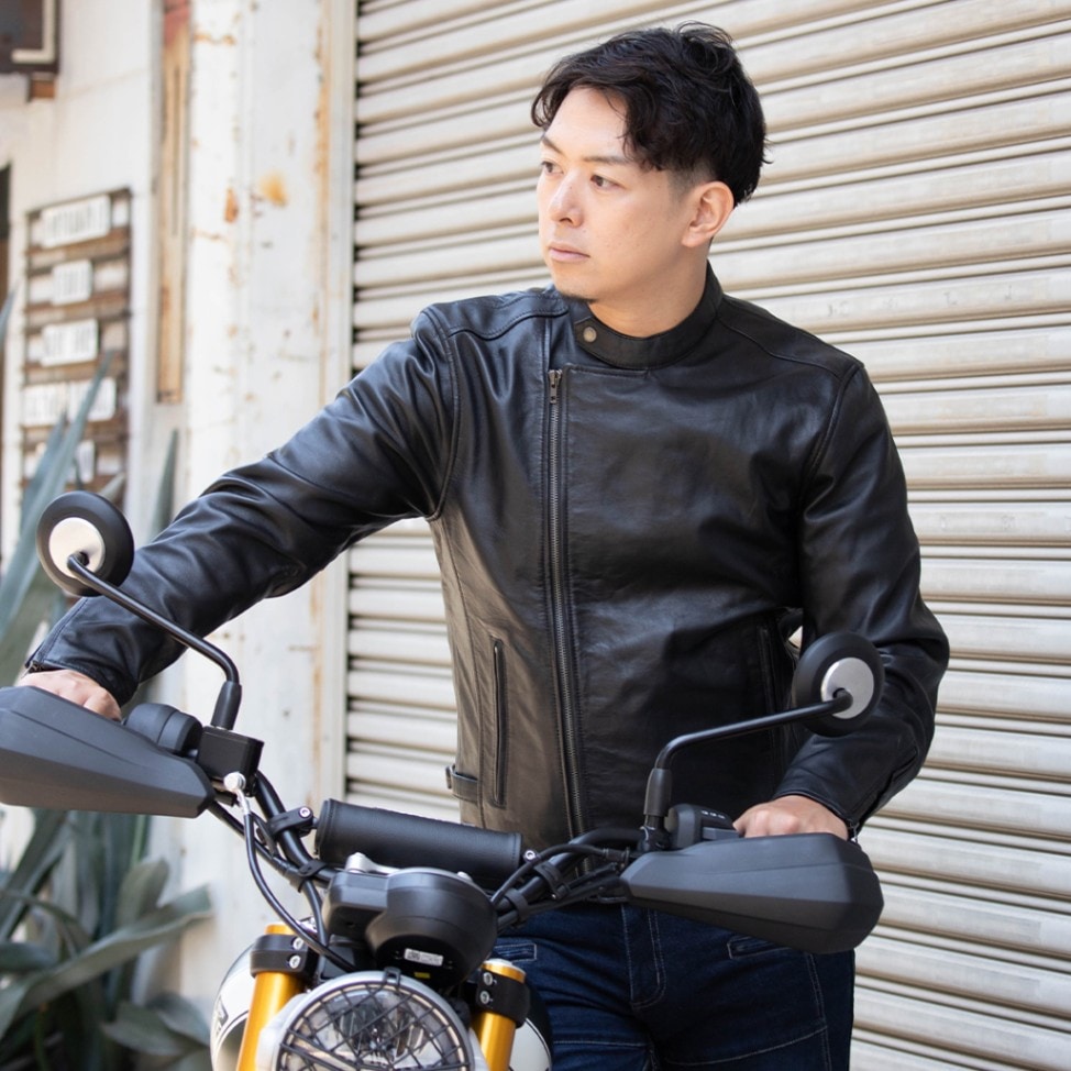 季節に合わせて雰囲気をガラリ！秋のバイクジャケットコーデ！｜ 2024
